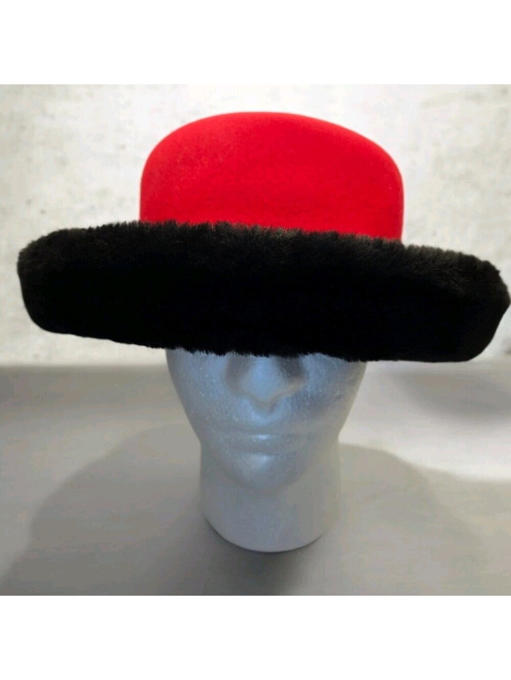 Vintage TreEsse Italy Red Wool Felt Black Faux Fur Winter Cloche Bucket Hat